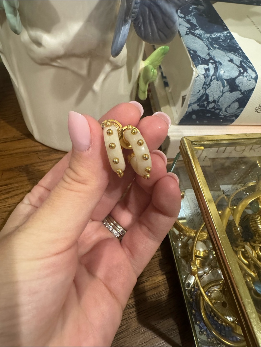 JULIE VOS COLETTE ALABASTER HOOP EARRINGS